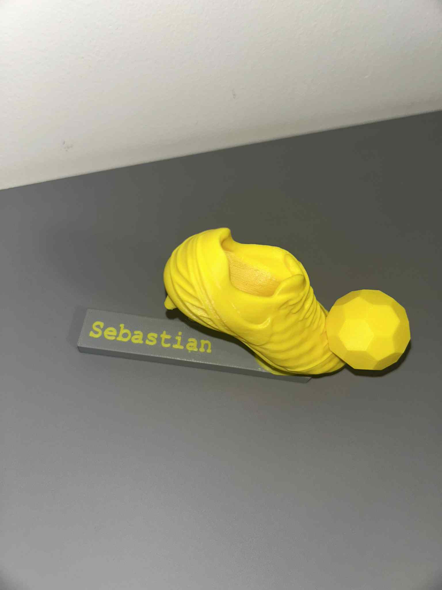 Kopačka Nike s menom a loptou